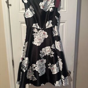 Metisu Chic Black and White Floral Maxi Dress Size L New